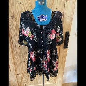 TORRID PRETTY black SUPER SOFT floral print lace trim knit blouse